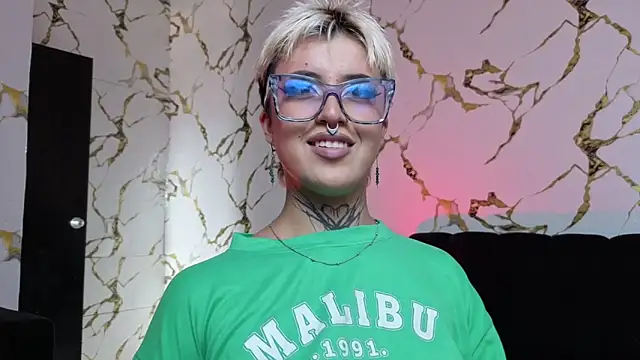 Rebeka-baker online show from April 11, 2026, 4:33 pm