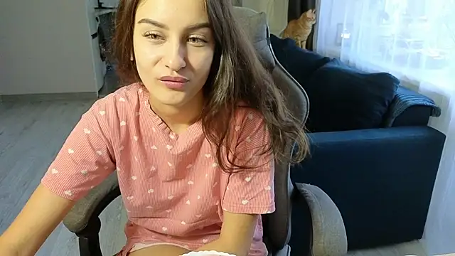 Snapshot of BelleWild chatting on October 1, 2025, 5:13 am BelleWild online show from October 1, 2025, 5:13 am