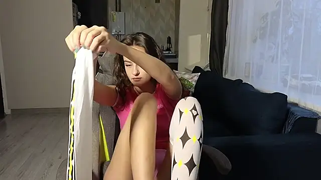 Snapshot of BelleWild chatting on November 14, 2025, 4:22 am BelleWild online show from November 14, 2025, 4:22 am