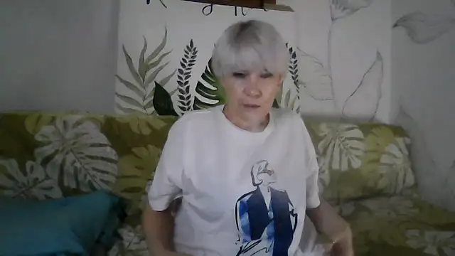 Catty Lady online show from November 11, 2025, 5:57 pm