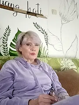 Catty Lady online show from February 9, 2026, 8:46 pm