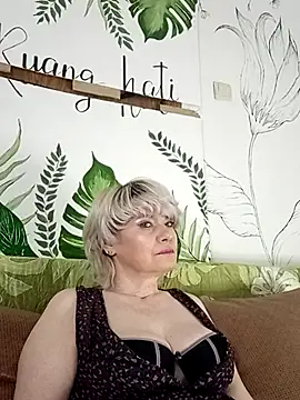 Catty Lady online show from April 20, 2026, 7:15 pm