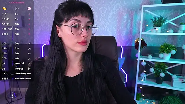 EviLune online show from October 23, 2025, 6:02 am