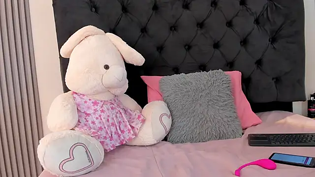 Snapshot of Dulce_Maay chatting on September 16, 2025, 4:02 am Dulce Maay online show from September 16, 2025, 4:02 am