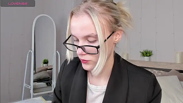 Carolin Miller online show from September 23, 2025, 6:16 am