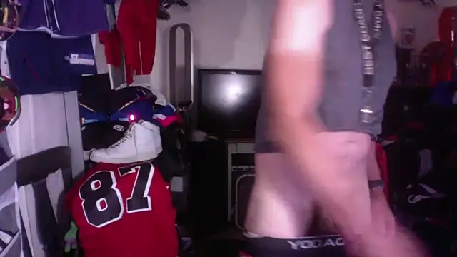 Snapshot of DILFJockDad87 chatting on March 23, 2026, 10:47 pm DILFJockDad87 online show from March 23, 2026, 10:47 pm