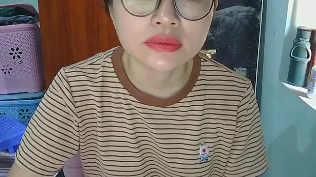 Uhem112 online show from September 21, 2025, 2:02 am