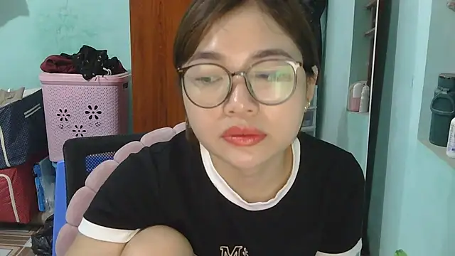 Uhem112 online show from October 4, 2025, 2:26 pm