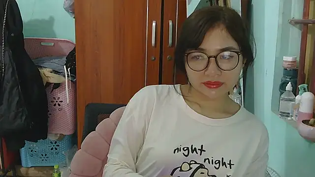 Uhem112 online show from November 15, 2025, 3:37 am