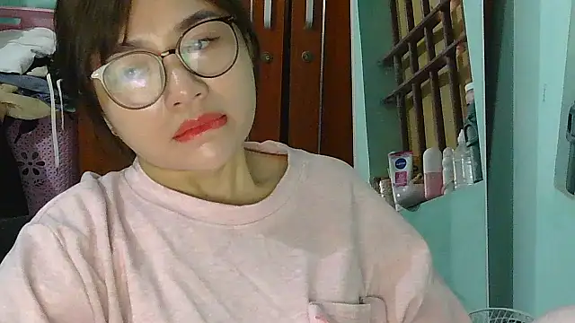 Uhem112 online show from November 16, 2025, 2:06 am