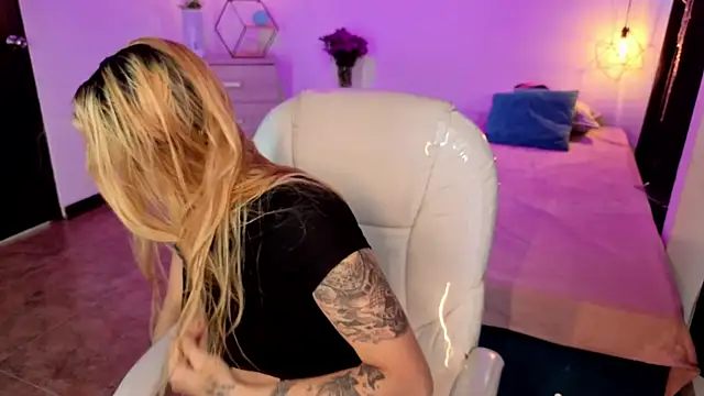 Jennaa Cooper online show from November 8, 2025, 5:45 pm