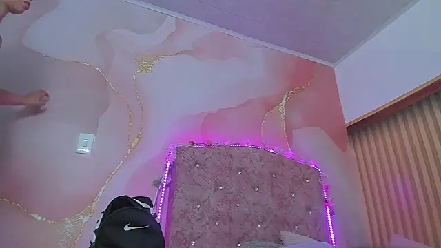 violet taylor  online show from December 17, 2025, 2:17 am