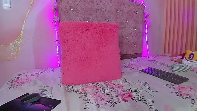 violet taylor  online show from March 11, 2026, 2:17 am