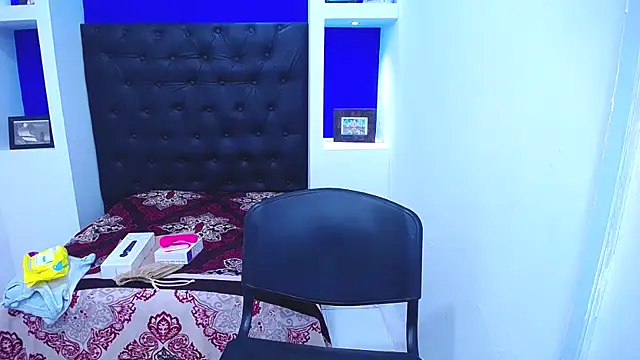 LauraMossart online show from November 14, 2025, 11:13 pm