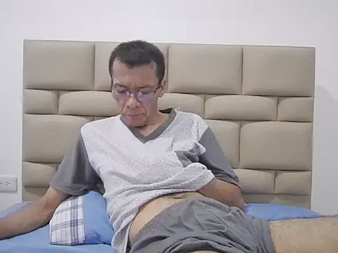 skinnylatino51 online show from November 12, 2025, 11:58 pm