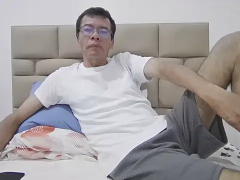 skinnylatino51 online show from February 25, 2026, 12:42 am