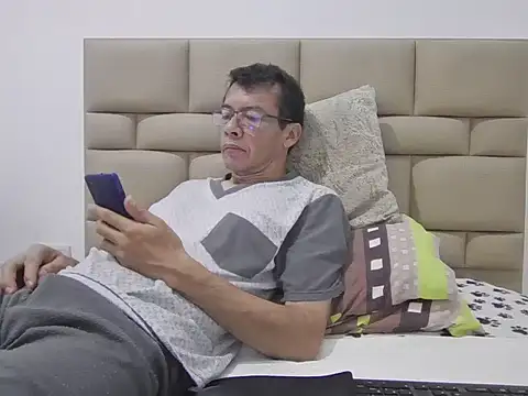 skinnylatino51 online show from April 22, 2026, 12:13 am