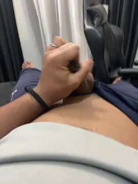 Kartikkartik8595 online show from April 15, 2026, 6:59 pm