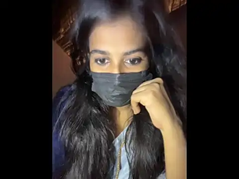 umairahaasan 1 online show from May 1, 2026, 10:20 am