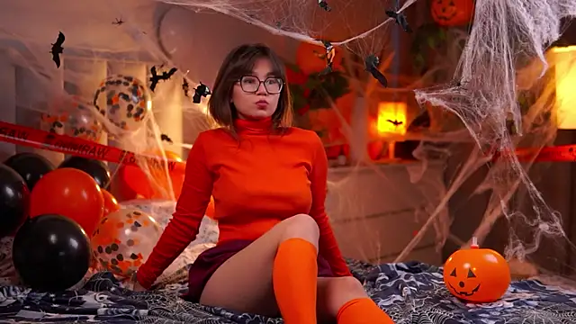 Julia PR0 online show from October 30, 2025, 11:00 am