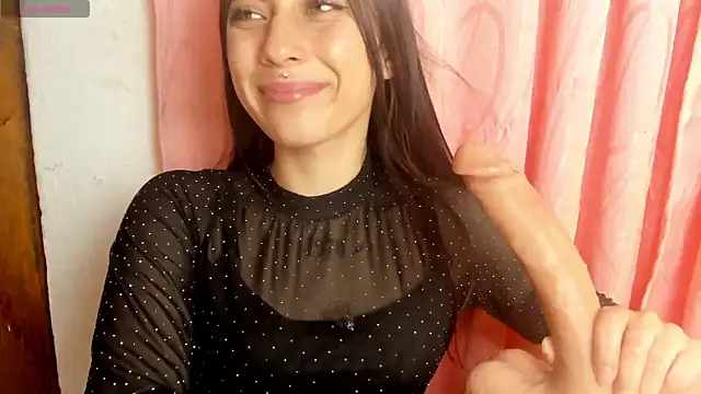 Alanaloiiss  online show from April 19, 2026, 4:45 am