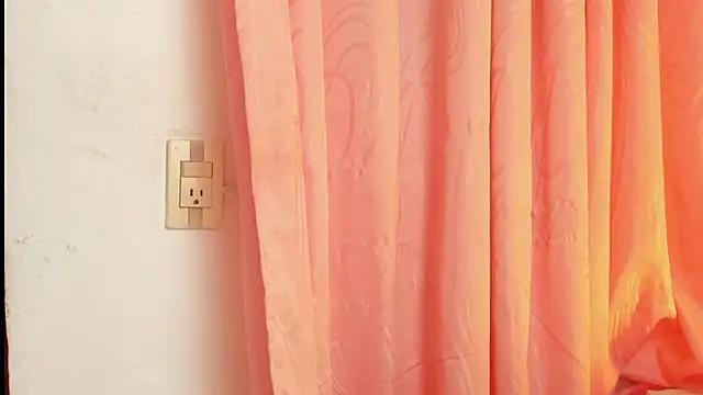 Alanaloiiss  online show from April 25, 2026, 10:29 pm