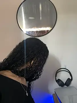 jadee8 online show from April 18, 2026, 6:01 pm