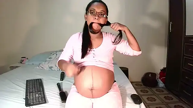 indiansweetflava online show from April 21, 2026, 4:41 am