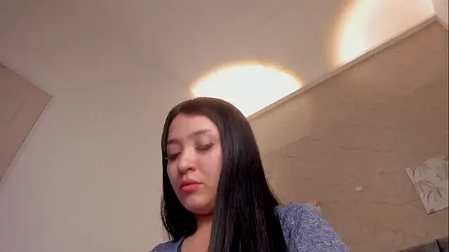 Lunaa bellaa online show from March 5, 2026, 8:05 pm