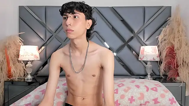 Milan LewisS online show from October 2, 2025, 11:50 am