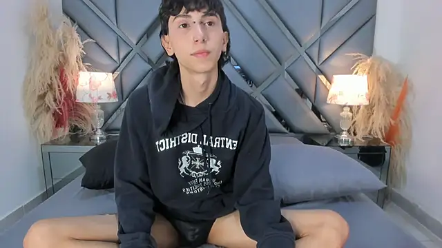 Milan LewisS online show from October 17, 2025, 12:19 pm