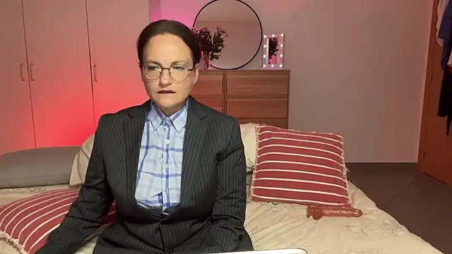 Snapshot of UnderWunder chatting on July 24, 2026, 4:27 pm UnderWunder online show from July 24, 2026, 4:27 pm