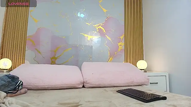 JulietaMills online show from November 7, 2025, 7:36 pm