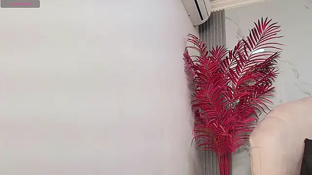 JulietaMills online show from November 13, 2025, 11:53 am