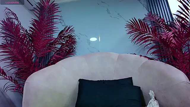 JulietaMills online show from November 18, 2025, 11:25 am