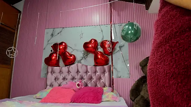 Snapshot of Mindy_19 chatting on March 4, 2026, 11:00 pm Mindy 19 online show from March 4, 2026, 11:00 pm