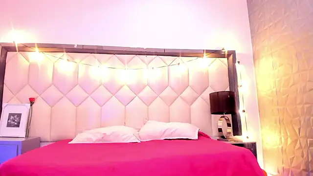 Scarletbigbug online show from February 24, 2026, 11:41 am