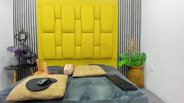 bryonycutee online show from September 24, 2025, 12:19 pm