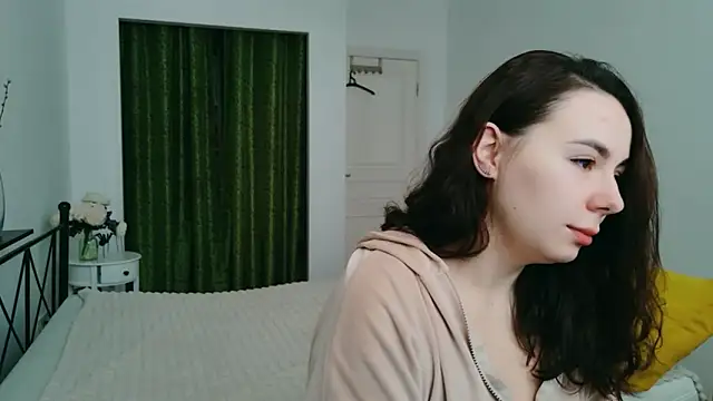 Snapshot of Di_na_Bell chatting on October 6, 2025, 6:44 am Di na Bell online show from October 6, 2025, 6:44 am