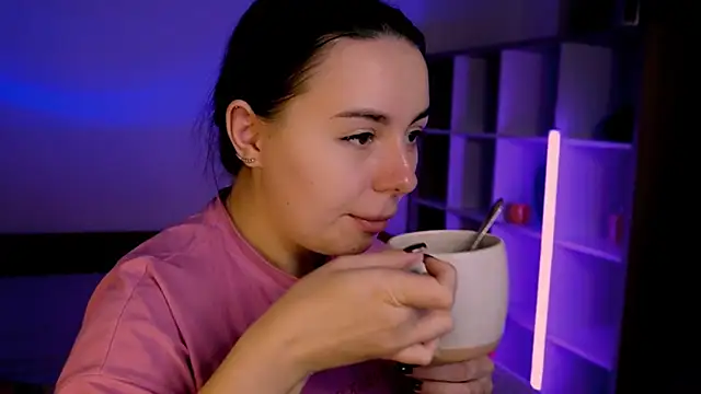 Snapshot of Di_na_Bell chatting on October 21, 2025, 5:41 am Di na Bell online show from October 21, 2025, 5:41 am