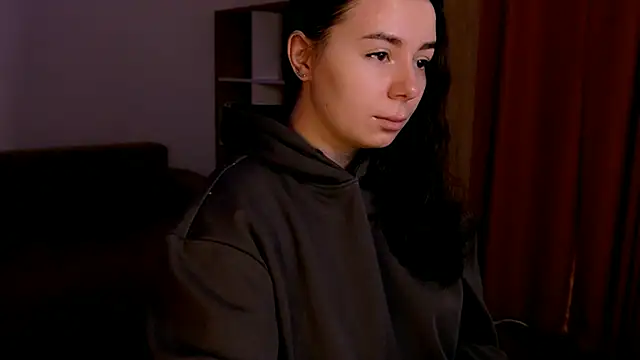 Snapshot of Di_na_Bell chatting on November 12, 2025, 7:31 am Di na Bell online show from November 12, 2025, 7:31 am