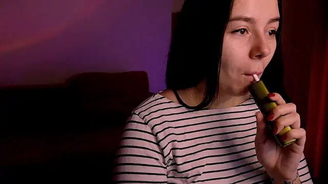 Snapshot of Di_na_Bell chatting on November 28, 2025, 6:49 am Di na Bell online show from November 28, 2025, 6:49 am