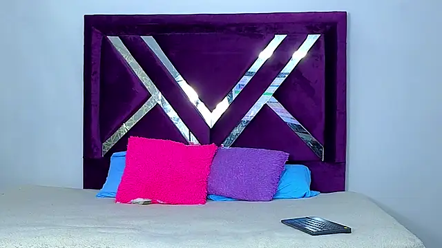 cuteeimy online show from December 2, 2025, 6:58 pm