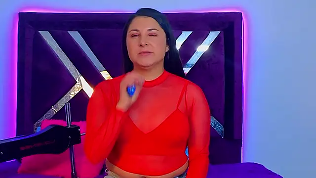 cuteeimy online show from January 13, 2026, 7:08 pm