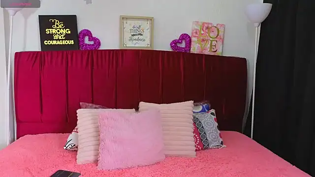cuteeimy online show from June 11, 2026, 7:34 pm
