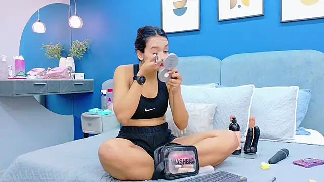 lixie peyton online show from November 26, 2025, 12:17 pm