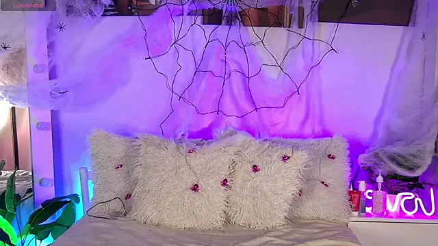 AlysonHuxley  online show from October 30, 2025, 5:24 pm