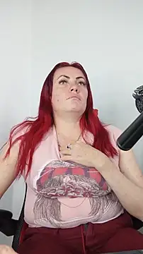 carolinhe  online show from November 14, 2025, 7:56 pm