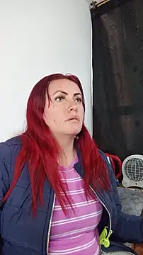 carolinhe  online show from November 15, 2025, 6:26 pm