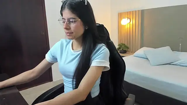 carlina 15 online show from September 9, 2025, 12:26 pm